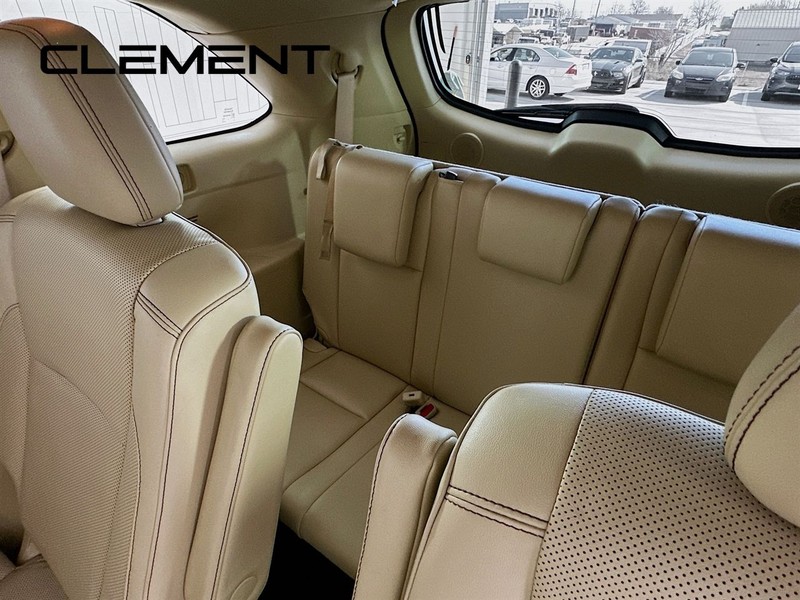 Toyota Highlander Vehicle Full-screen Gallery Image 33