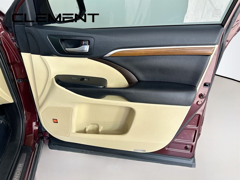 Toyota Highlander Vehicle Full-screen Gallery Image 37