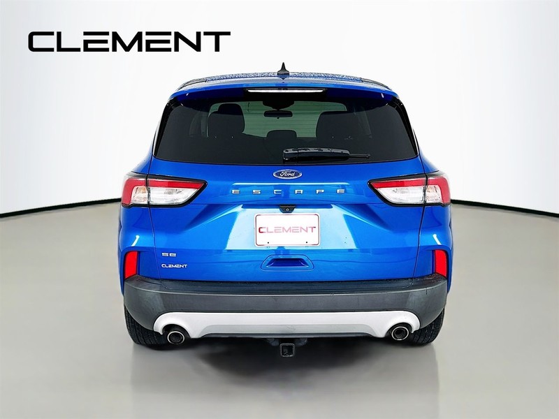 Ford Escape Vehicle Full-screen Gallery Image 8