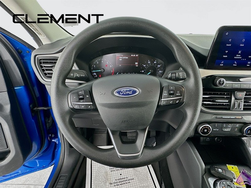 Ford Escape Vehicle Full-screen Gallery Image 15