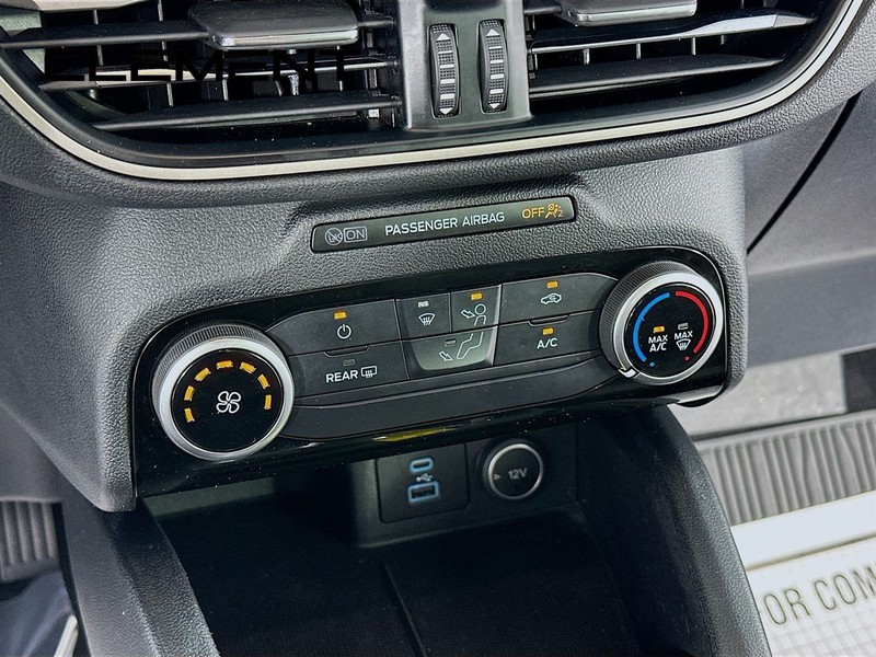 Ford Escape Vehicle Full-screen Gallery Image 22