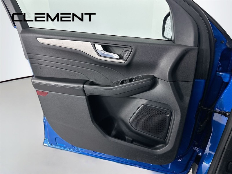 Ford Escape Vehicle Full-screen Gallery Image 26