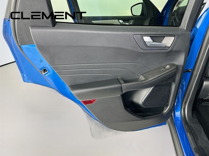 Ford Escape Vehicle Full-screen Gallery Image 29