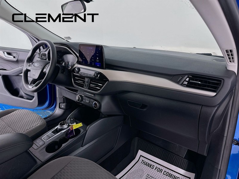 Ford Escape Vehicle Full-screen Gallery Image 32