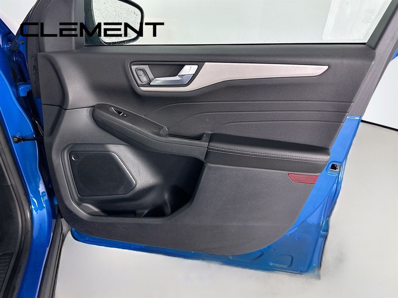 Ford Escape Vehicle Full-screen Gallery Image 33