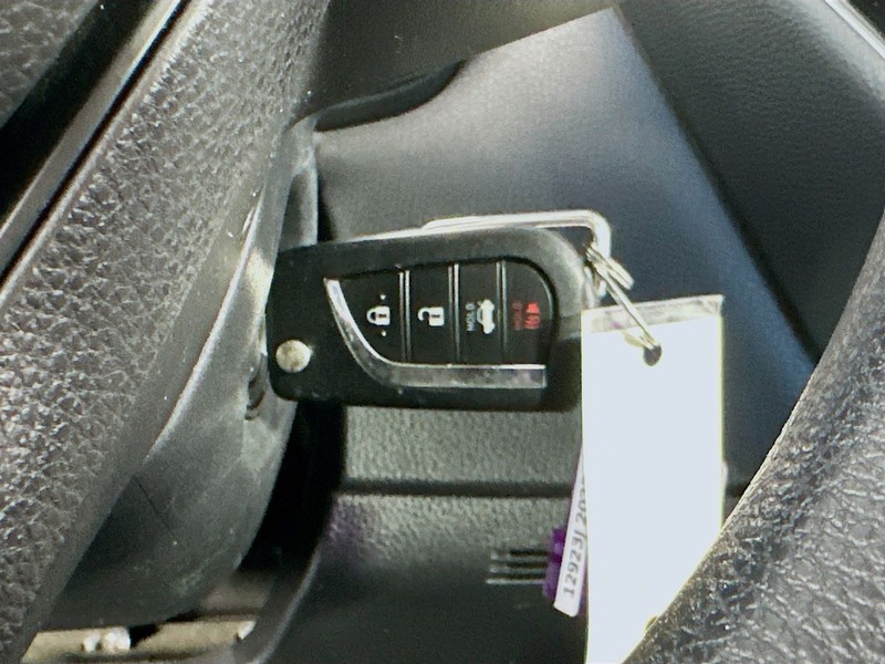 Toyota Corolla Vehicle Full-screen Gallery Image 18