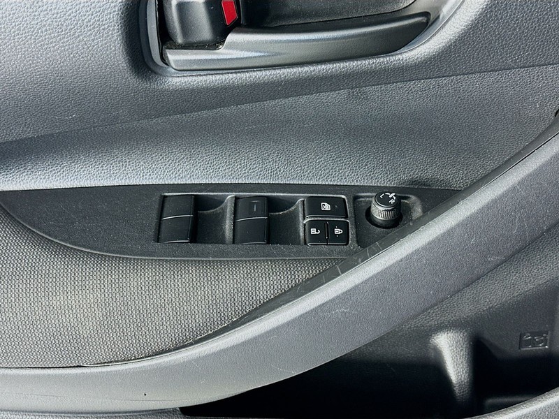 Toyota Corolla Vehicle Full-screen Gallery Image 19