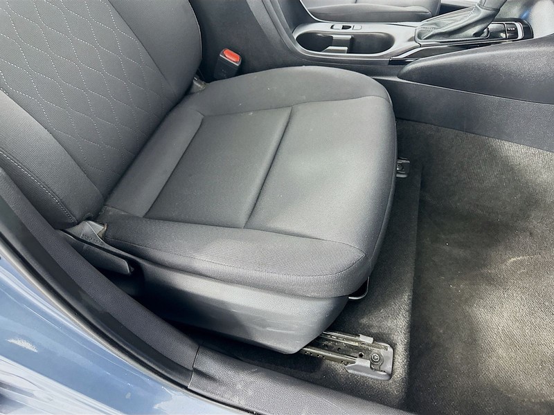 Toyota Corolla Vehicle Full-screen Gallery Image 25