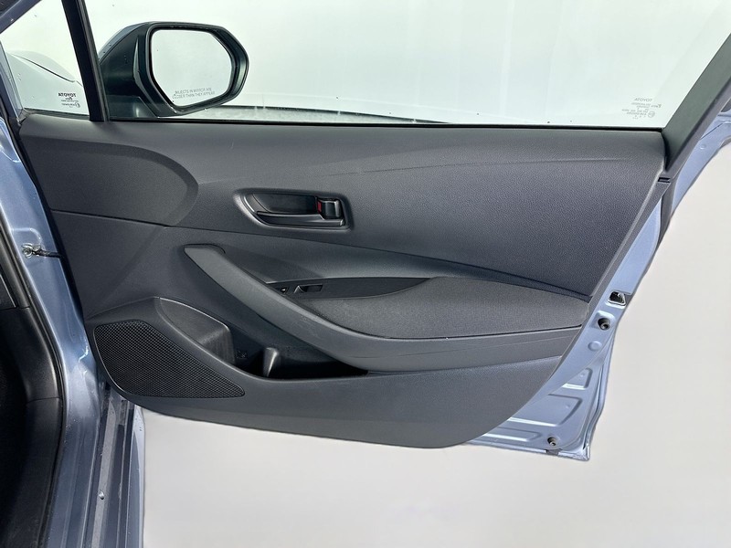 Toyota Corolla Vehicle Full-screen Gallery Image 27