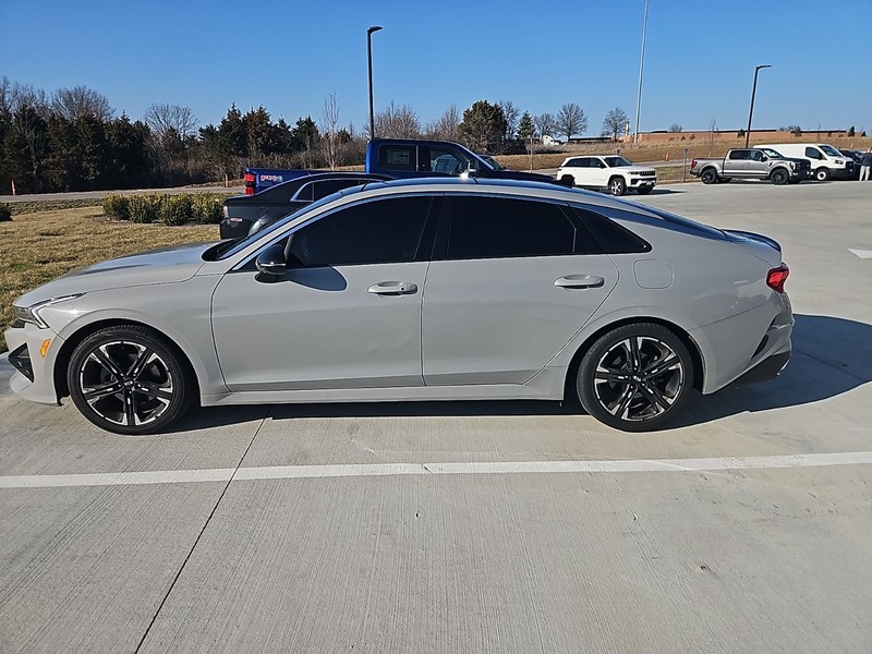 Kia K5 Vehicle Image 02