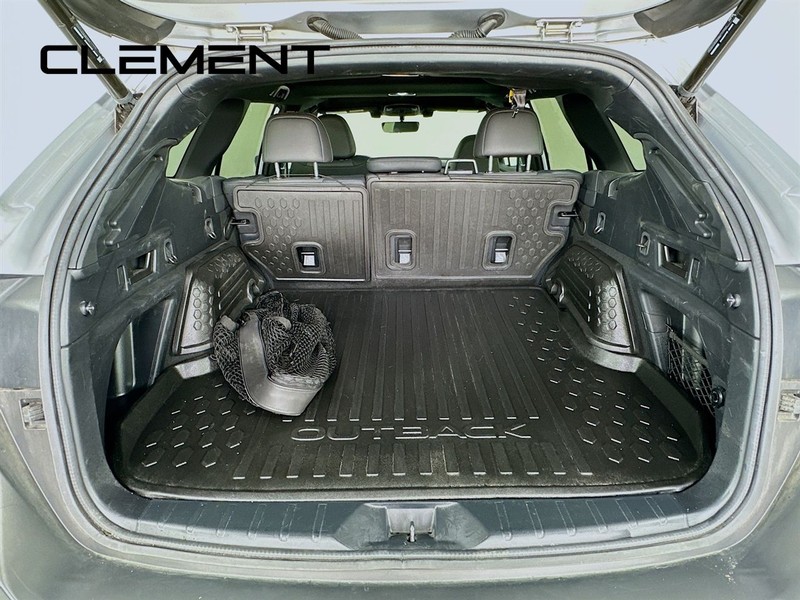 Subaru Outback Vehicle Full-screen Gallery Image 11