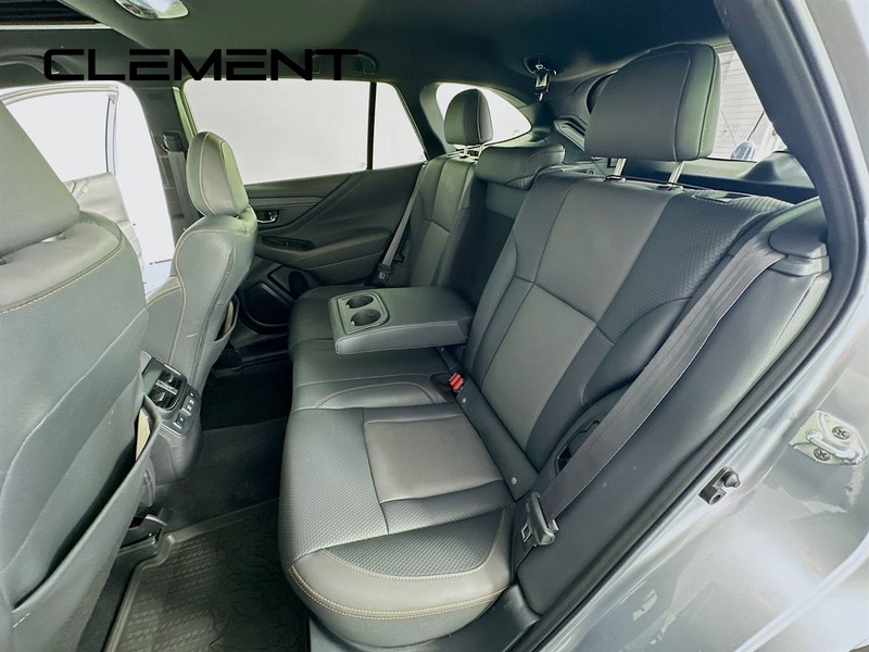 Subaru Outback Vehicle Full-screen Gallery Image 32