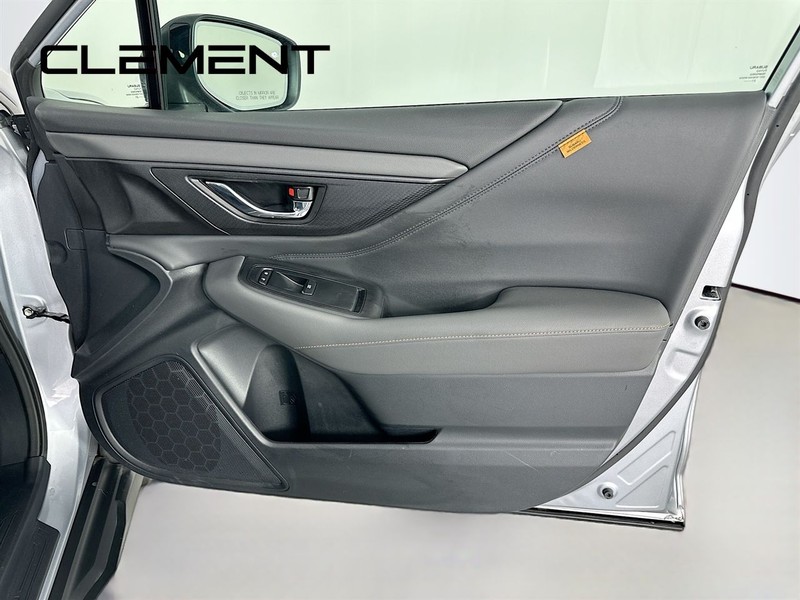 Subaru Outback Vehicle Full-screen Gallery Image 35