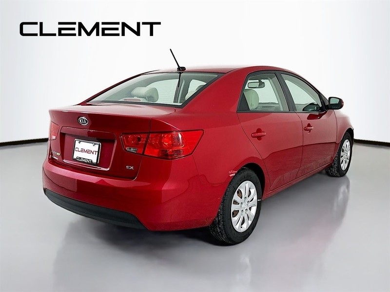 Kia Forte Vehicle Full-screen Gallery Image 7