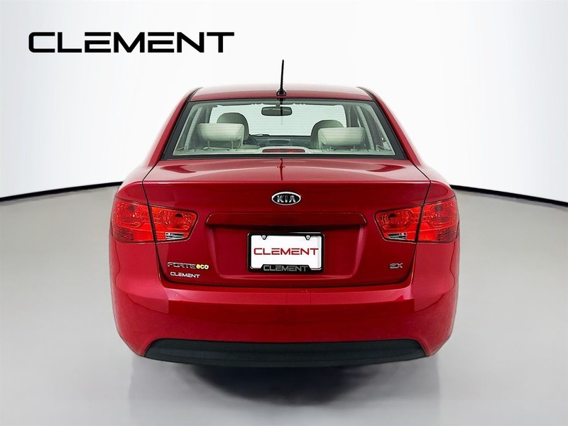 Kia Forte Vehicle Full-screen Gallery Image 8