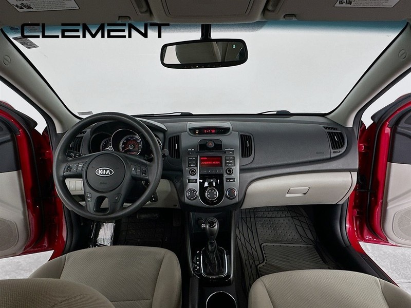 Kia Forte Vehicle Full-screen Gallery Image 12