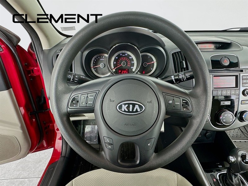 Kia Forte Vehicle Full-screen Gallery Image 15