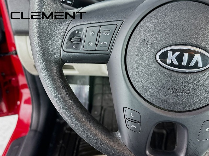 Kia Forte Vehicle Full-screen Gallery Image 16