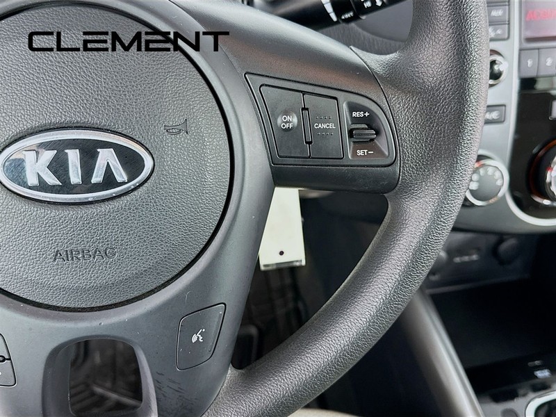 Kia Forte Vehicle Full-screen Gallery Image 17