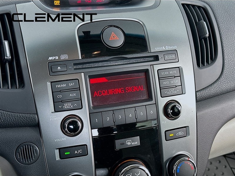 Kia Forte Vehicle Full-screen Gallery Image 19