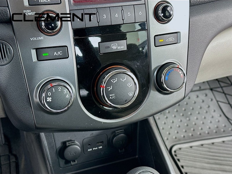 Kia Forte Vehicle Full-screen Gallery Image 20