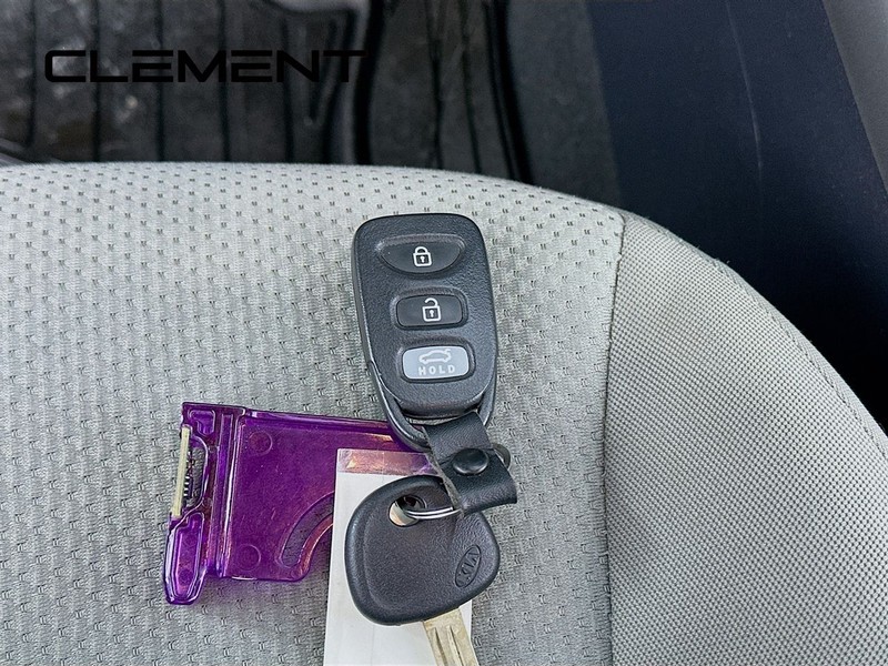 Kia Forte Vehicle Full-screen Gallery Image 22