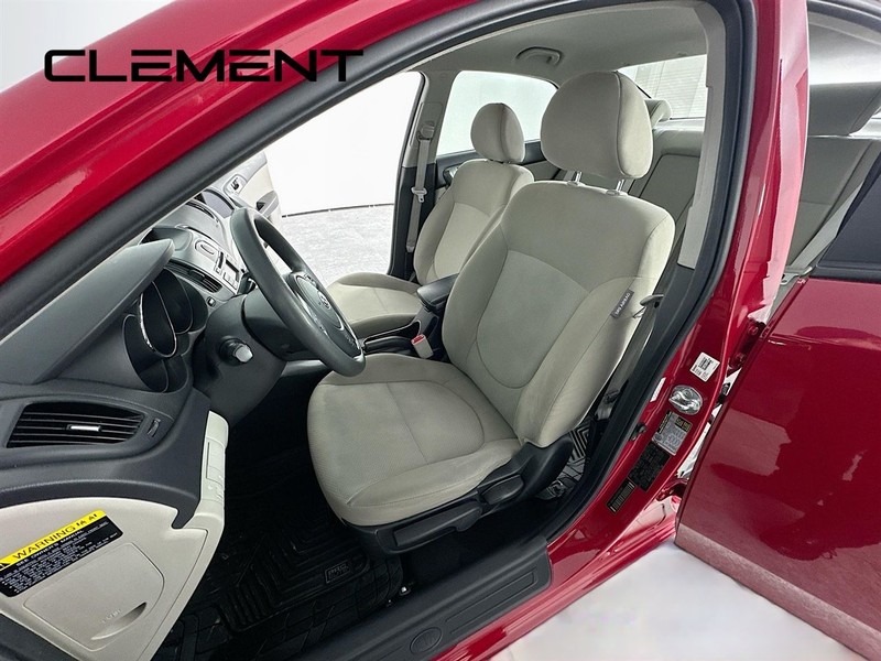 Kia Forte Vehicle Full-screen Gallery Image 27