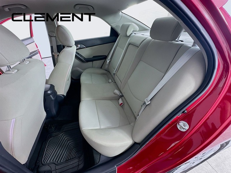 Kia Forte Vehicle Full-screen Gallery Image 29