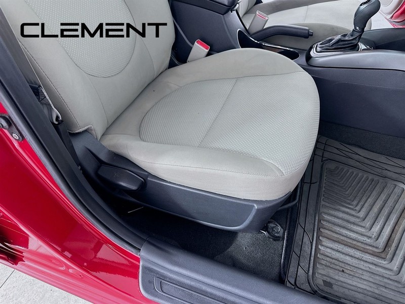 Kia Forte Vehicle Full-screen Gallery Image 30