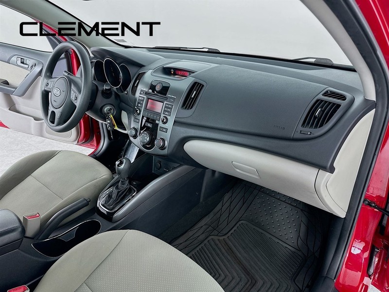 Kia Forte Vehicle Full-screen Gallery Image 31