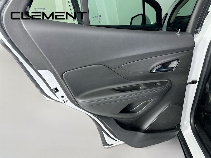 Buick Encore Vehicle Full-screen Gallery Image 29