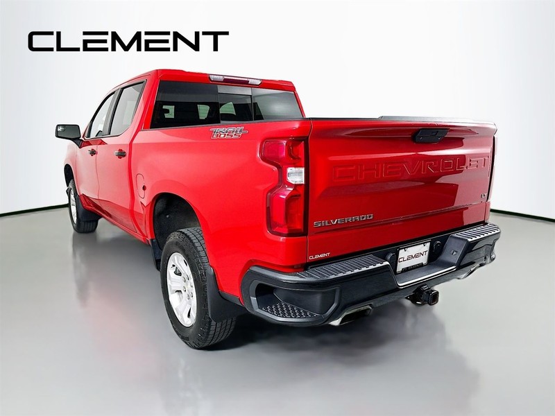 Chevrolet Silverado 1500 Vehicle Full-screen Gallery Image 10