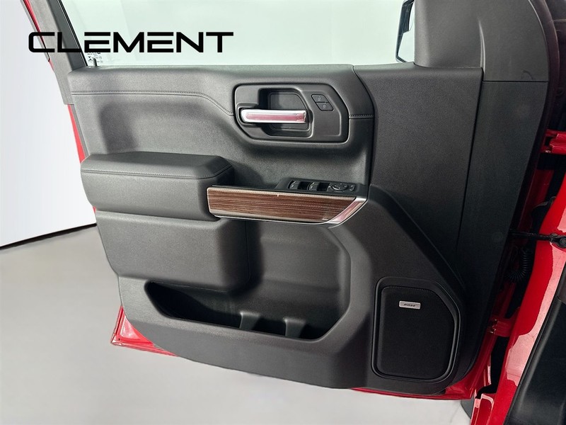 Chevrolet Silverado 1500 Vehicle Full-screen Gallery Image 28