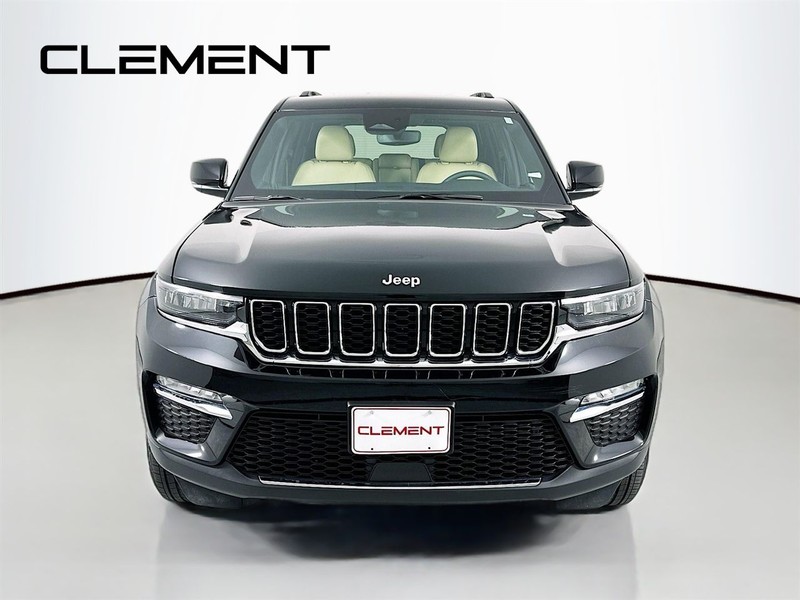 Jeep Grand Cherokee Vehicle Full-screen Gallery Image 3