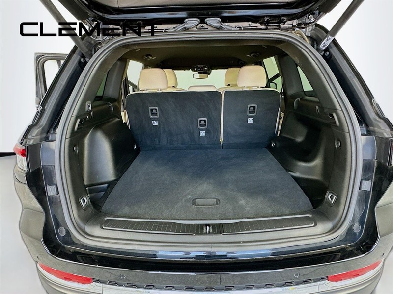 Jeep Grand Cherokee Vehicle Full-screen Gallery Image 11