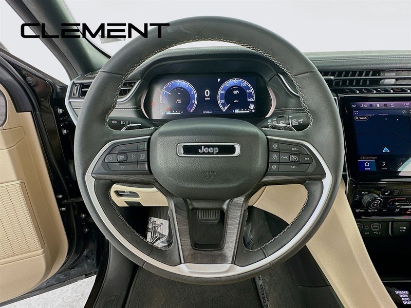 Jeep Grand Cherokee Vehicle Full-screen Gallery Image 15