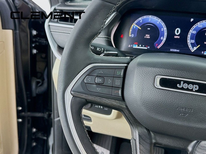 Jeep Grand Cherokee Vehicle Full-screen Gallery Image 16