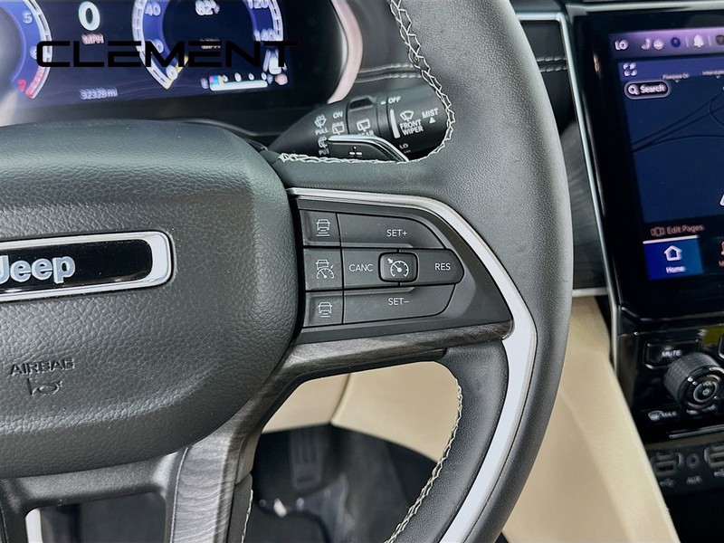 Jeep Grand Cherokee Vehicle Full-screen Gallery Image 17