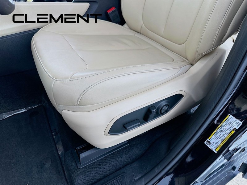 Jeep Grand Cherokee Vehicle Full-screen Gallery Image 28