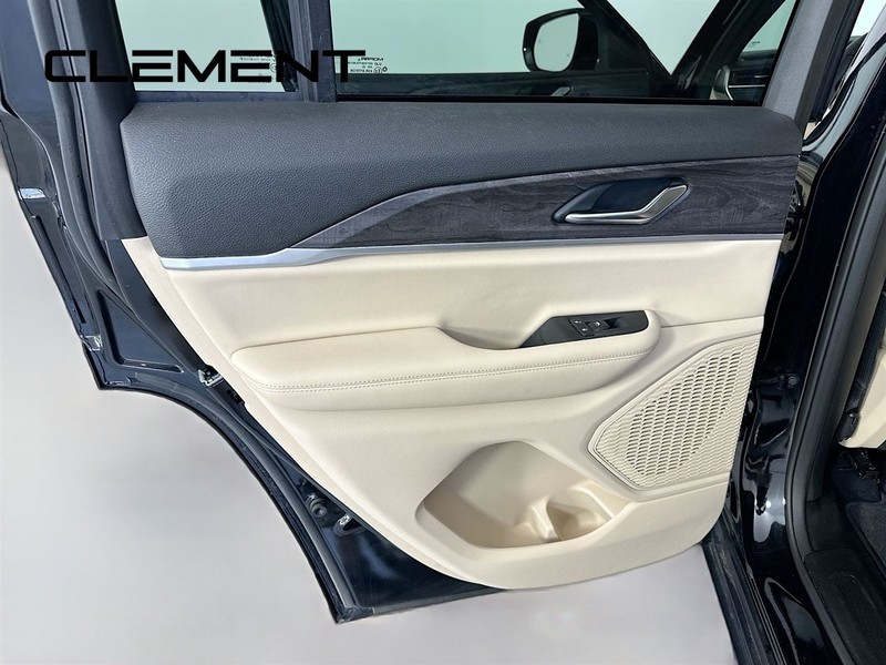 Jeep Grand Cherokee Vehicle Full-screen Gallery Image 30