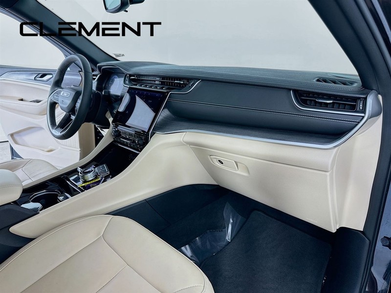 Jeep Grand Cherokee Vehicle Full-screen Gallery Image 33