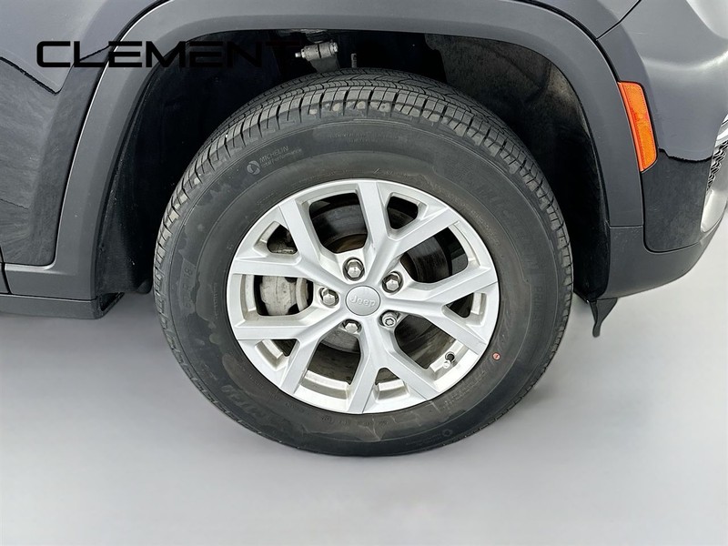 Jeep Grand Cherokee Vehicle Full-screen Gallery Image 35