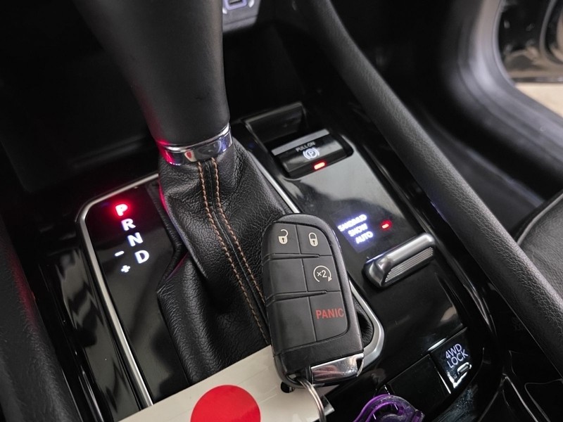 Jeep Compass Vehicle Image 21