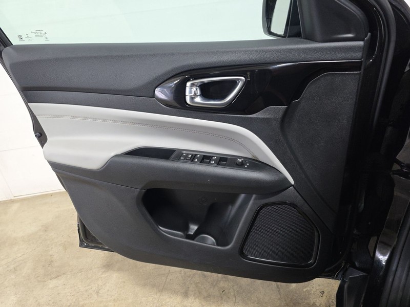 Jeep Compass Vehicle Image 23