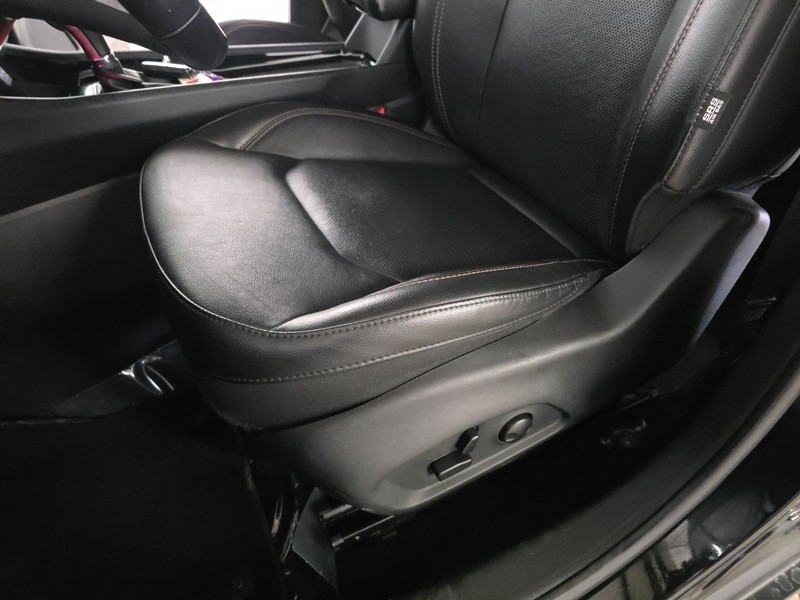 Jeep Compass Vehicle Image 24