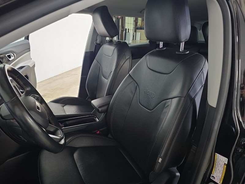 Jeep Compass Vehicle Image 25