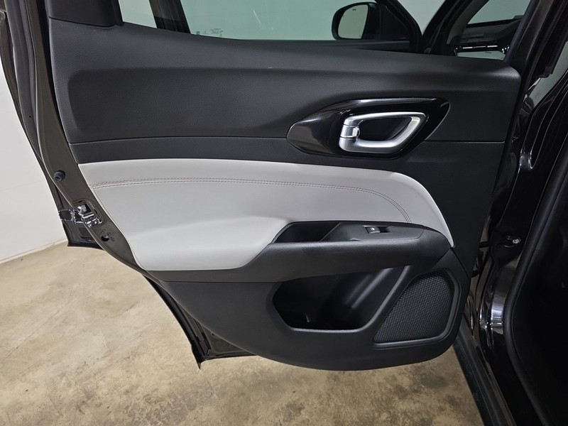 Jeep Compass Vehicle Image 26