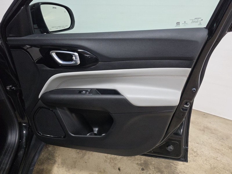 Jeep Compass Vehicle Image 32