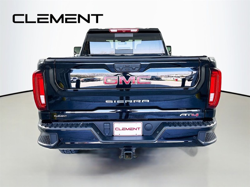 GMC Sierra 3500HD Vehicle Full-screen Gallery Image 8