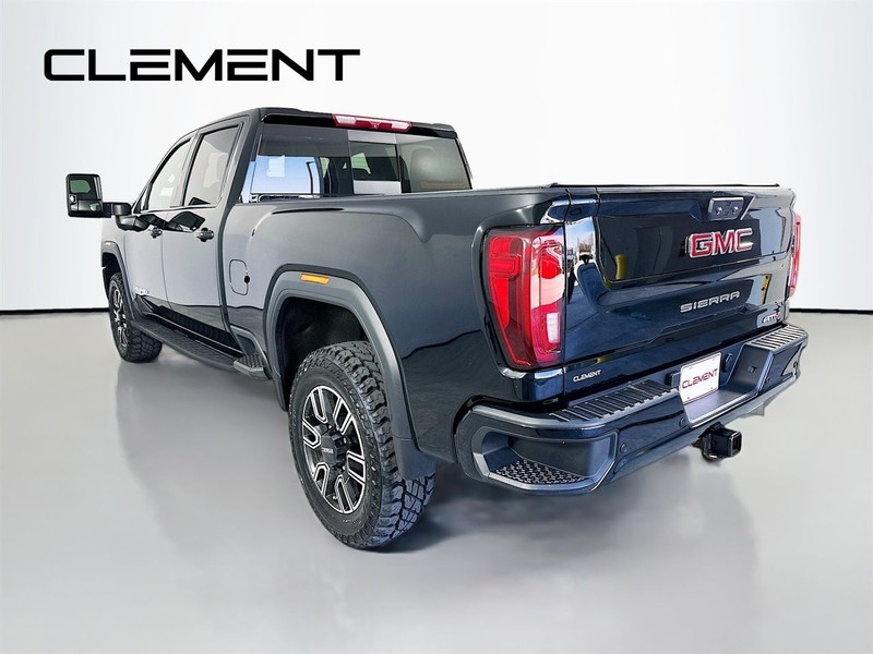 GMC Sierra 3500HD Vehicle Full-screen Gallery Image 10